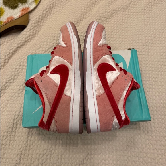 Nike SB Dunk Low Strangelove Size 8.5 US Men - Picture 3 of 11